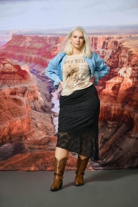 carmakoma CARPAYTON SS O-NECK JEANS TEE JRS pumice stone/western