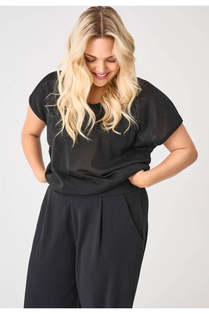 carmakoma CARSILVERY S/S V NECK LUREX TOP JRS: black