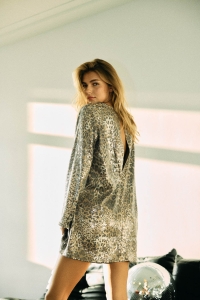 Noisy May NMJESSY L/S MINI SEQUIN DRESS JRS silver mink/leo sequin